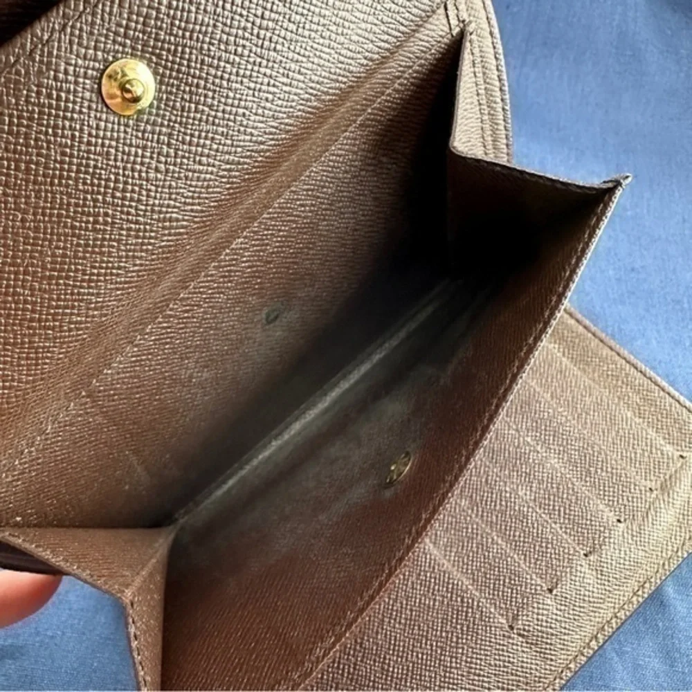 AUTHENTIC Louis Vuitton wallet. Monogram canvas.